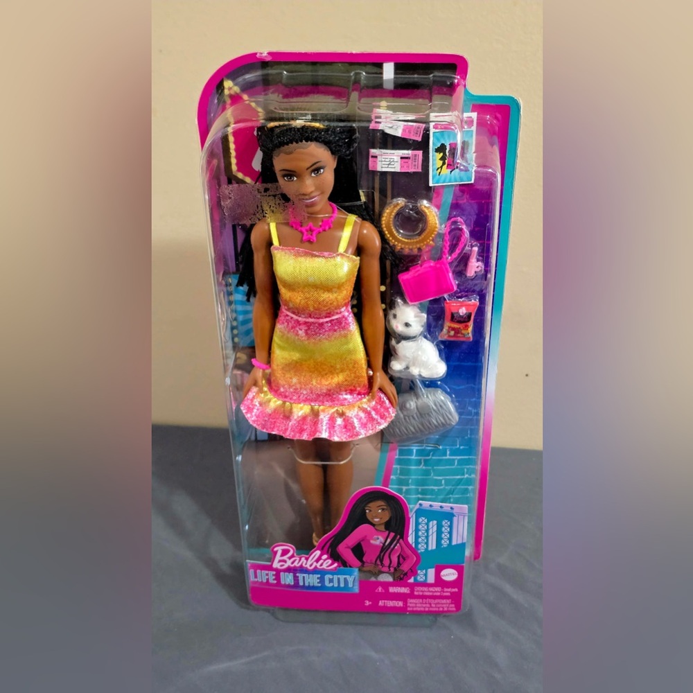 BARBIE Life In The City Doll NIB